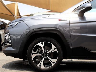 2023 Jac JS4 INTELLIGENCE, šedá, 57 000 km, dovoz SAE — foto 11 z 16