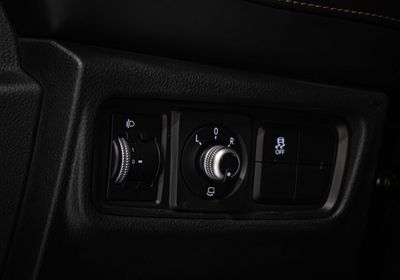 2025 Jac JS4 INTELLIGENCE, bílá, 8 003 km, dovoz SAE — foto 5 z 10