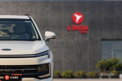 2024 Jac JS4 INTELLIGENCE, bílá, 35 000 km, dovoz SAE — foto 3 z 16