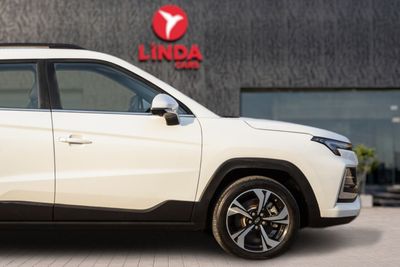 2024 Jac JS4 INTELLIGENCE, bílá, 35 000 km, dovoz SAE — foto 8 z 16