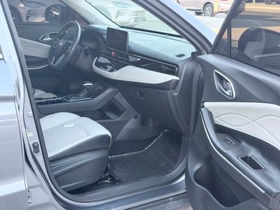 2024 Jac JS4 INTELLIGENCE, šedá, 60 643 km, dovoz SAE — foto 11 z 16