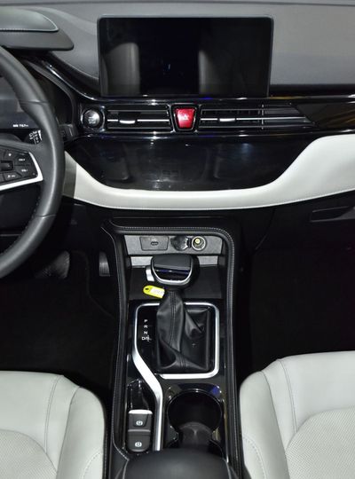 2023 Jac JS4 INTELLIGENCE, bílá, 77 000 km, dovoz SAE — foto 14 z 16