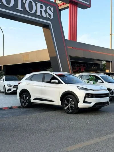 2024 Jac J6, bílá, 37 774 km, dovoz SAE — foto 2 z 14
