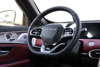 2025 Jetour X70 Plus COM, bílá, 0 km, dovoz SAE — foto 14 z 27