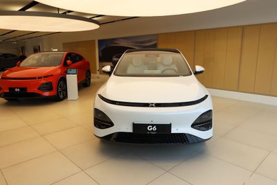 2025 Xpeng G6 PERFORMANCE, bílá, 0 km, dovoz SAE — foto 2 z 7