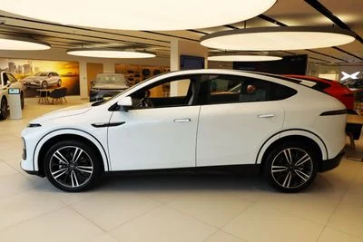 2025 Xpeng G6 PERFORMANCE, bílá, 0 km, dovoz SAE — foto 4 z 7