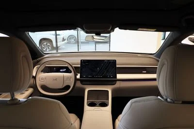 2025 Xpeng G6 PERFORMANCE, bílá, 0 km, dovoz SAE — foto 6 z 7