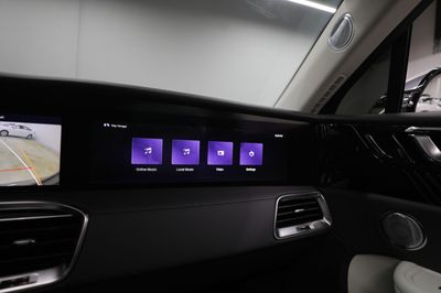 2023 Hongqi EHS9 EXECUTIVE, šedá, 3 158 km, dovoz SAE — foto 13 z 16