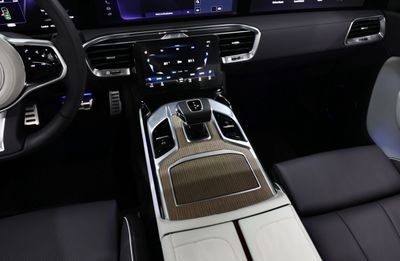 2023 Hongqi EHS9 EXECUTIVE, šedá, 3 158 km, dovoz SAE — foto 14 z 16