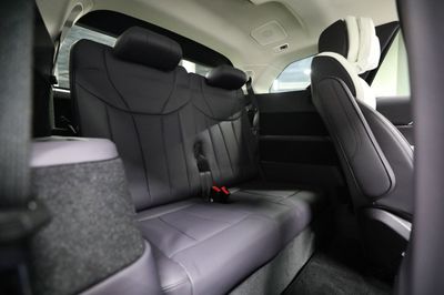 2023 Hongqi EHS9 EXECUTIVE, šedá, 3 158 km, dovoz SAE — foto 16 z 16