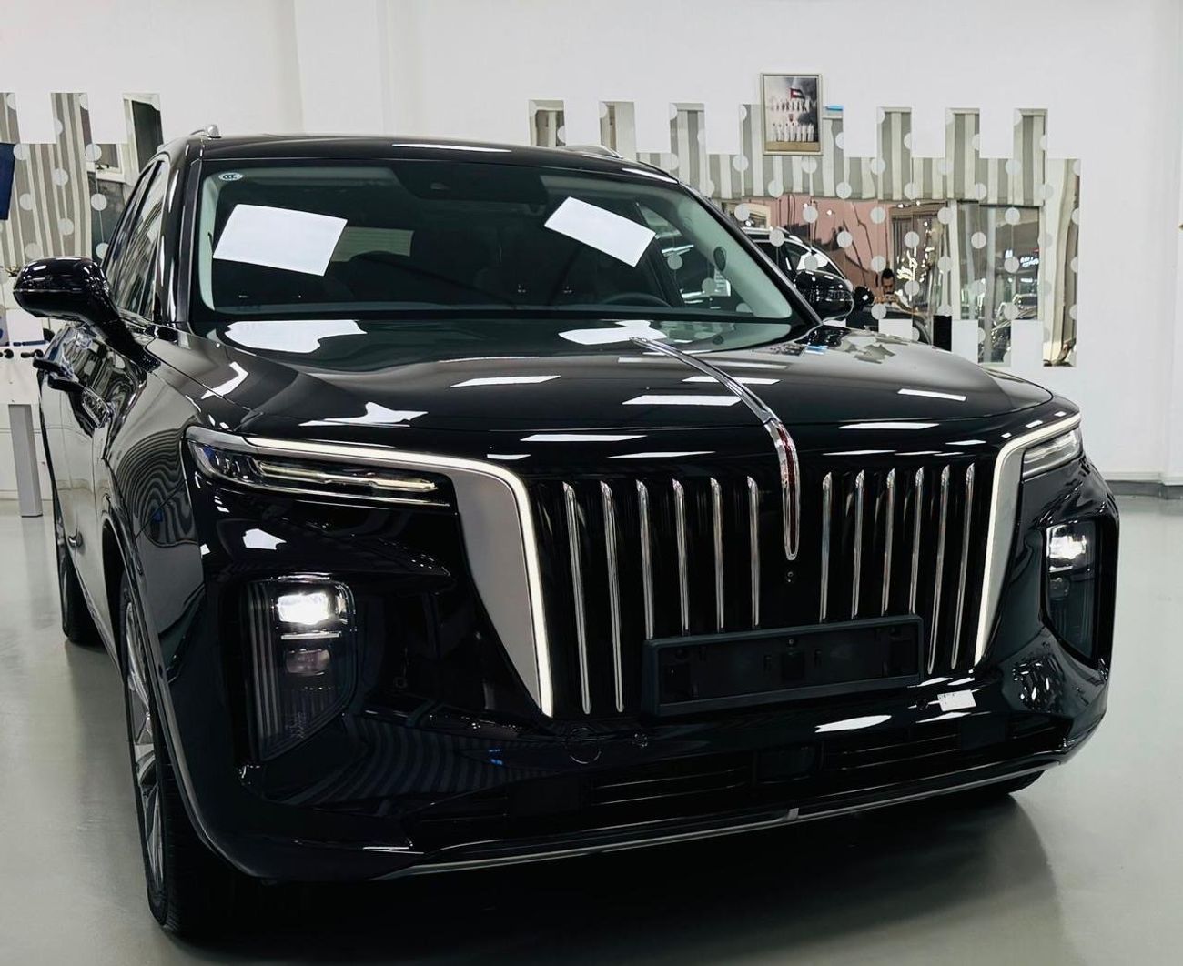 2023 Hongqi EHS9 EXECUTIVE, černá, 0 km, dovoz SAE — foto 1