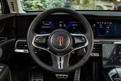 2024 Hongqi EHS9 HIGH, šedá, 48 km, dovoz SAE — foto 16 z 22