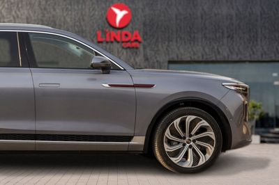 2024 Hongqi EHS9 HIGH, šedá, 48 km, dovoz SAE — foto 8 z 22