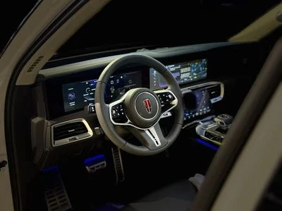 2025 Hongqi EHS9 HIGH, bílá, 10 km, dovoz SAE — foto 11 z 17