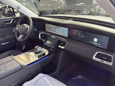 2025 Hongqi EHS9 HIGH, bílá, 10 km, dovoz SAE — foto 12 z 17