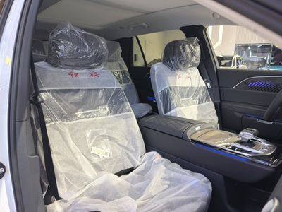 2025 Hongqi EHS9 HIGH, bílá, 10 km, dovoz SAE — foto 16 z 17
