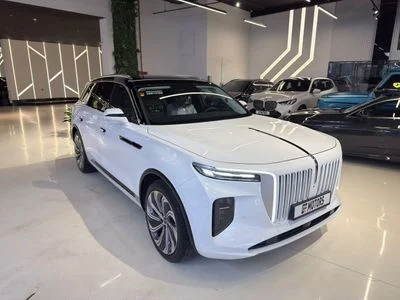 2025 Hongqi EHS9 HIGH, bílá, 10 km, dovoz SAE — foto 4 z 17