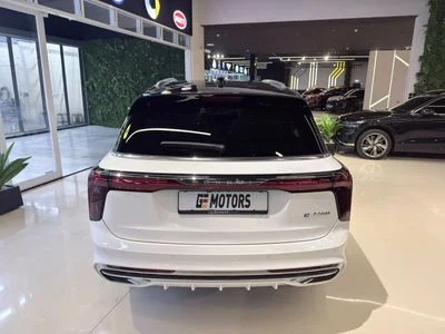 2025 Hongqi EHS9 HIGH, bílá, 10 km, dovoz SAE — foto 6 z 17