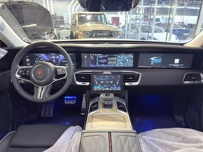 2025 Hongqi EHS9 HIGH, bílá, 10 km, dovoz SAE — foto 9 z 17