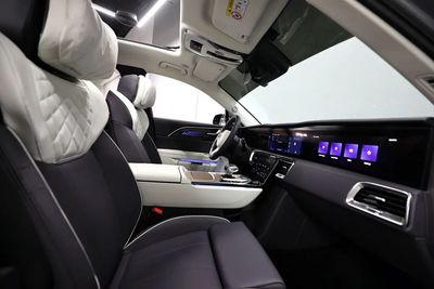 2023 Hongqi EHS9 FLAGSHIP, šedá, 3 158 km, dovoz SAE — foto 7 z 16