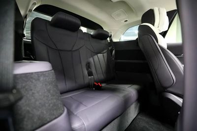 2023 Hongqi EHS9 FLAGSHIP, šedá, 3 158 km, dovoz SAE — foto 9 z 16