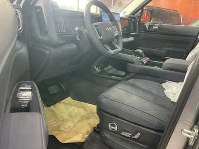 2026 Byd Leopard 5 FLAGSHIP, stříbrná, 0 km, dovoz SAE — foto 4 z 14