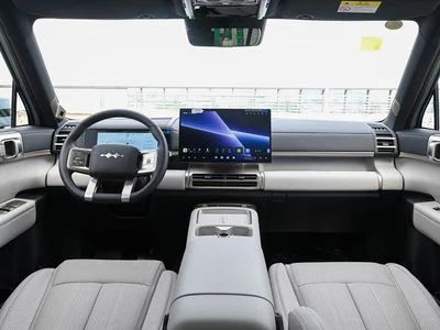 2026 Byd Leopard 7, černá, 0 km, dovoz SAE — foto 4 z 8
