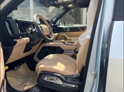 2026 Byd Leopard 8 FLAGSHIP, stříbrná, 16 km, dovoz SAE — foto 6 z 8