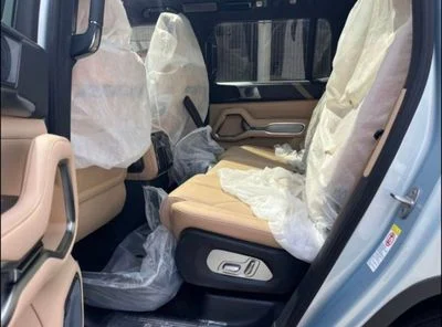 2026 Byd Leopard 8 FLAGSHIP, stříbrná, 16 km, dovoz SAE — foto 7 z 8