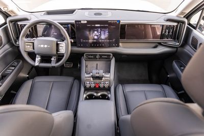 2026 Byd Leopard 5 FLAGSHIP, bílá, 2 145 km, dovoz SAE — foto 4 z 16