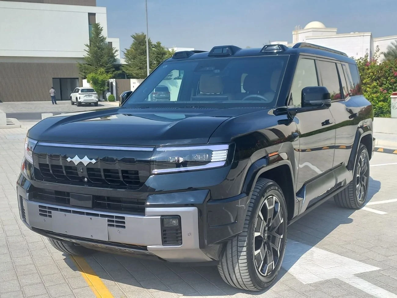 2026 Byd Leopard 8 FLAGSHIP, černá, 200 km, dovoz SAE — foto 1