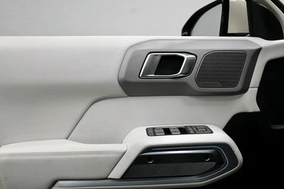 2025 Byd Leopard 3 TITANIUM, bílá, 0 km, dovoz SAE — foto 9 z 16