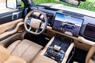2025 Byd Leopard 8 FLAGSHIP, zlatá, 3 023 km, dovoz SAE — foto 8 z 16