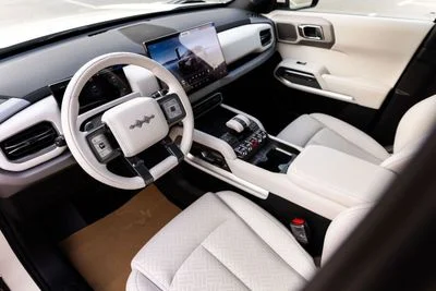 2025 Byd Leopard 3 TITANIUM, bílá, 2 700 km, dovoz SAE — foto 7 z 16