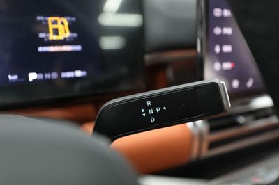 2026 Byd Leopard 7, stříbrná, 0 km, dovoz SAE — foto 11 z 18