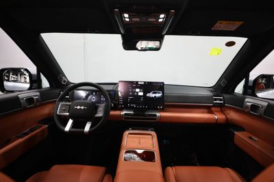 2026 Byd Leopard 7, stříbrná, 0 km, dovoz SAE — foto 16 z 18