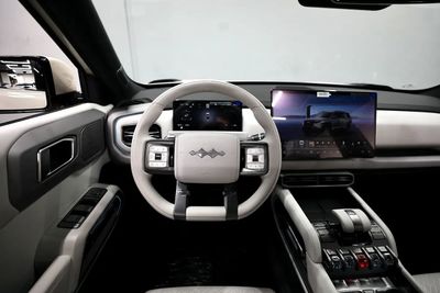 2025 Byd Leopard 3 TITANIUM, bílá, 0 km, dovoz SAE — foto 11 z 16