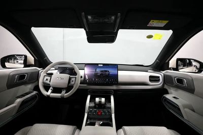 2025 Byd Leopard 3 TITANIUM, bílá, 0 km, dovoz SAE — foto 12 z 16