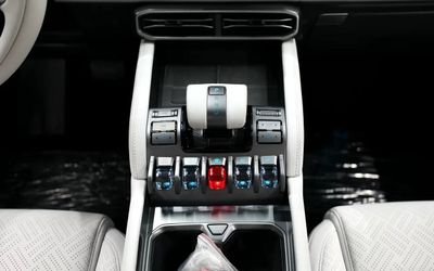 2025 Byd Leopard 3 TITANIUM, bílá, 0 km, dovoz SAE — foto 13 z 16