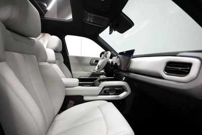 2025 Byd Leopard 3 TITANIUM, bílá, 0 km, dovoz SAE — foto 7 z 16
