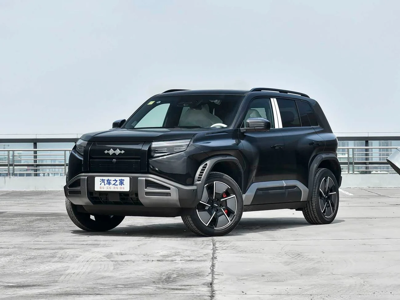 2025 Byd Leopard 3 TITANIUM, bílá, 0 km, dovoz SAE — foto 1