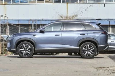 2026 Byd Sealion 7 PERFORMANCE, šedá, 1 km, dovoz SAE — foto 2 z 7