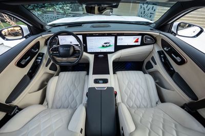 2025 Exeed VX FLAGSHIP, bílá, 37 000 km, dovoz SAE — foto 13 z 16