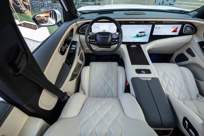2025 Exeed VX FLAGSHIP, bílá, 37 000 km, dovoz SAE — foto 14 z 16