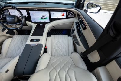2025 Exeed VX FLAGSHIP, bílá, 37 000 km, dovoz SAE — foto 15 z 16