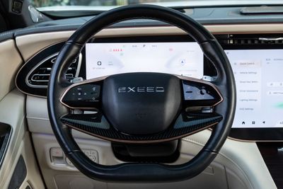 2025 Exeed VX FLAGSHIP, bílá, 37 000 km, dovoz SAE — foto 16 z 16
