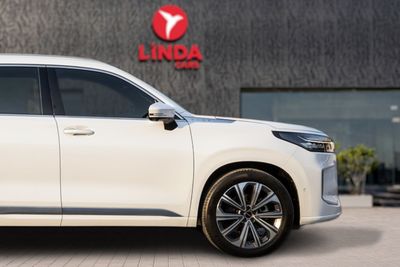 2025 Exeed VX FLAGSHIP, bílá, 37 000 km, dovoz SAE — foto 8 z 16