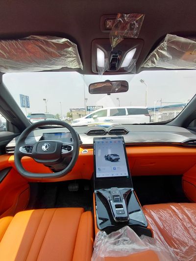 2026 Dongfeng Mage E2, stříbrná, 0 km, dovoz SAE — foto 12 z 19