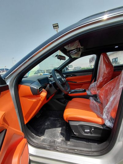2026 Dongfeng Mage E2, stříbrná, 0 km, dovoz SAE — foto 9 z 19