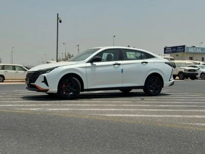 2026 Dongfeng Shine E2, bílá, 0 km, dovoz SAE — foto 2 z 25